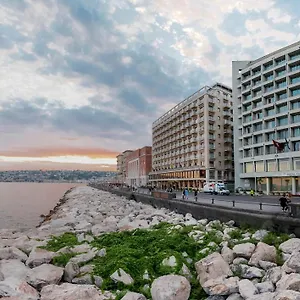 Royal Continental Otel